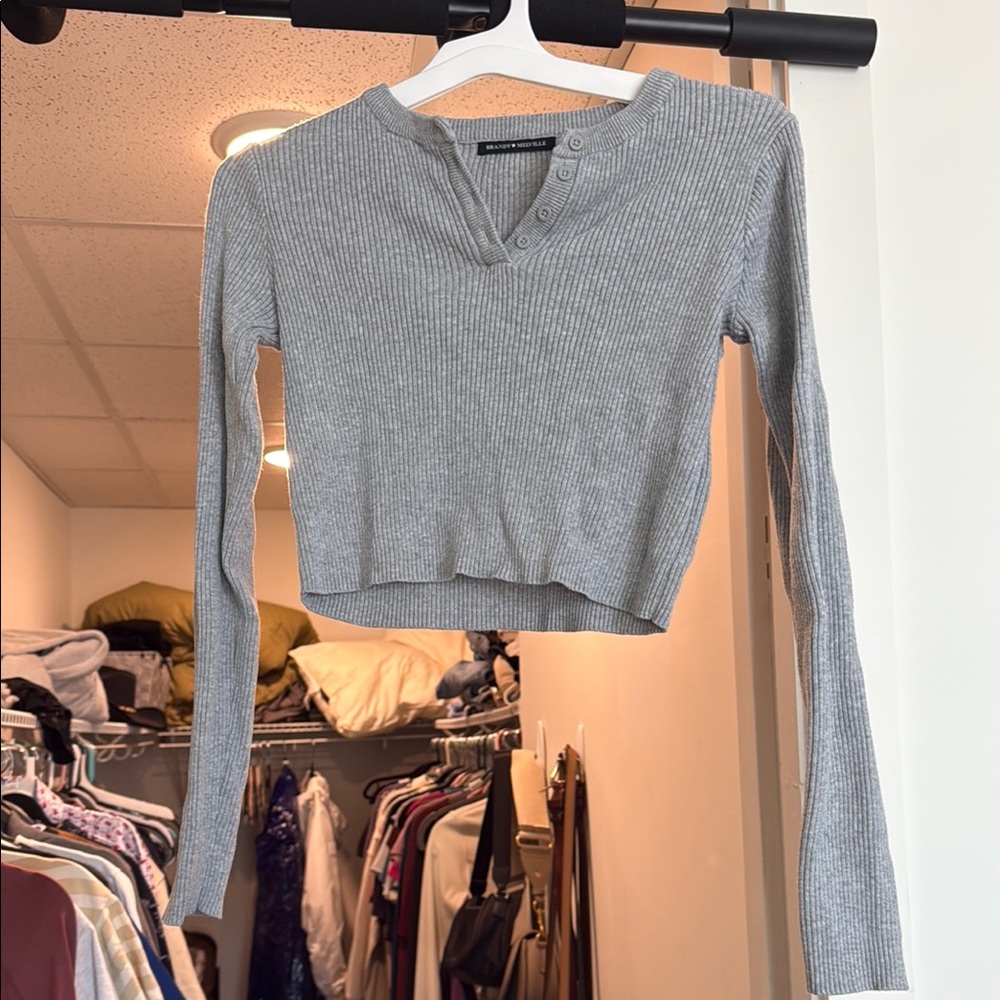 Brandy Melville Gray Fitted Crop Top long sleeve